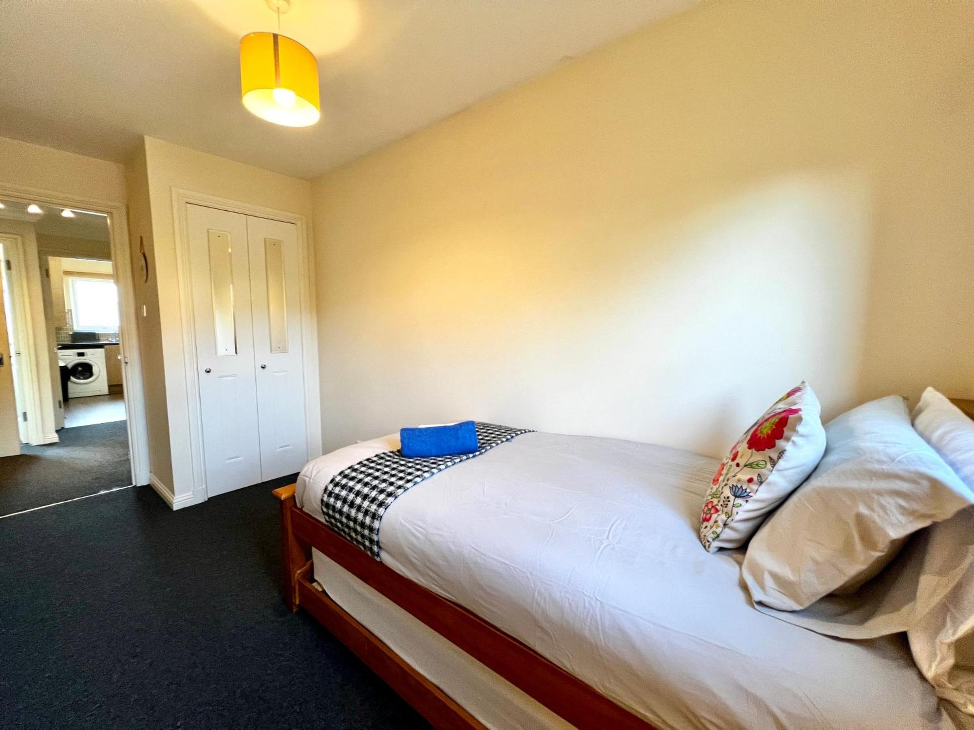 Stylish Modern Flat With Juliet Balcony & Parking Daire Glasgow Dış mekan fotoğraf
