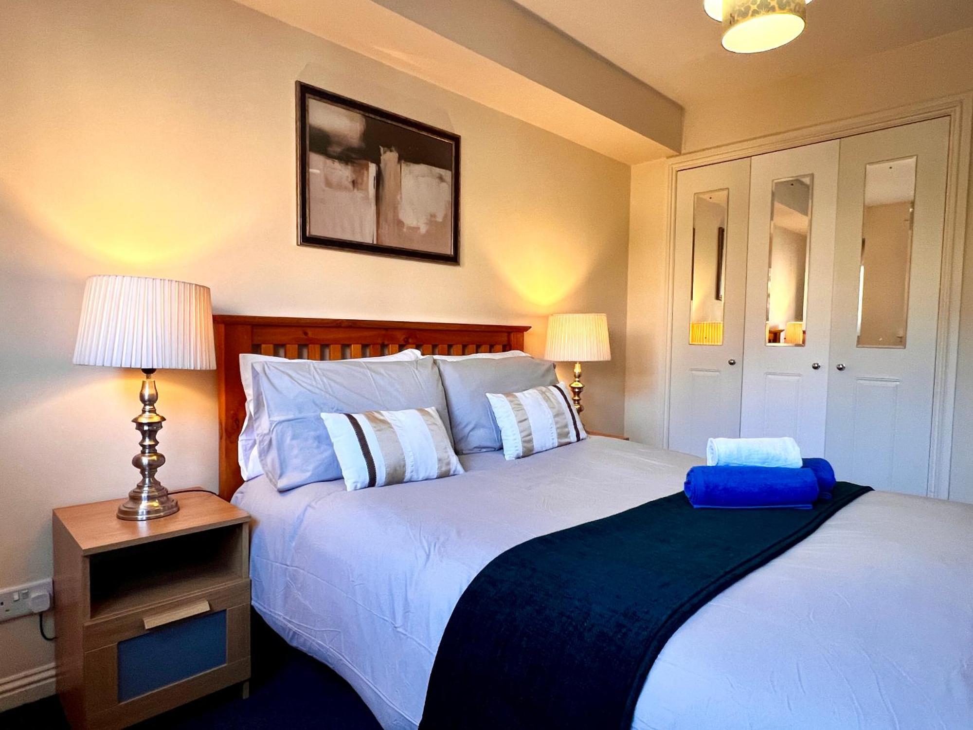 Stylish Modern Flat With Juliet Balcony & Parking Daire Glasgow Dış mekan fotoğraf