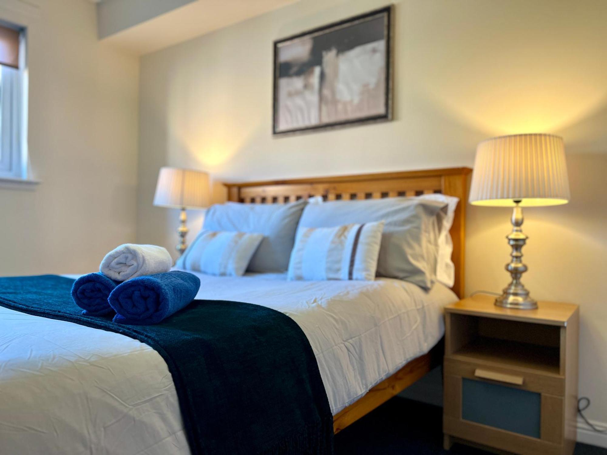 Stylish Modern Flat With Juliet Balcony & Parking Daire Glasgow Dış mekan fotoğraf