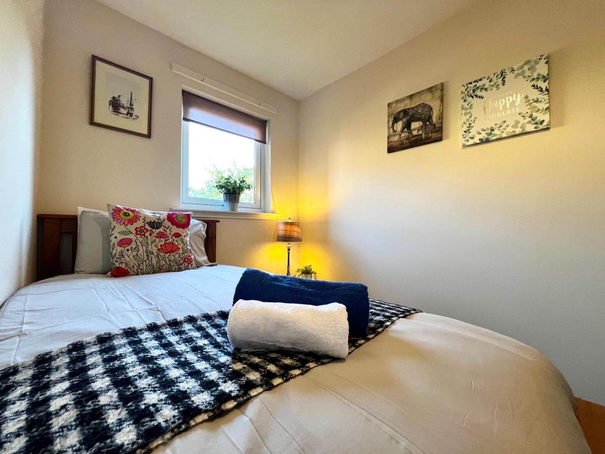 Stylish Modern Flat With Juliet Balcony & Parking Daire Glasgow Dış mekan fotoğraf