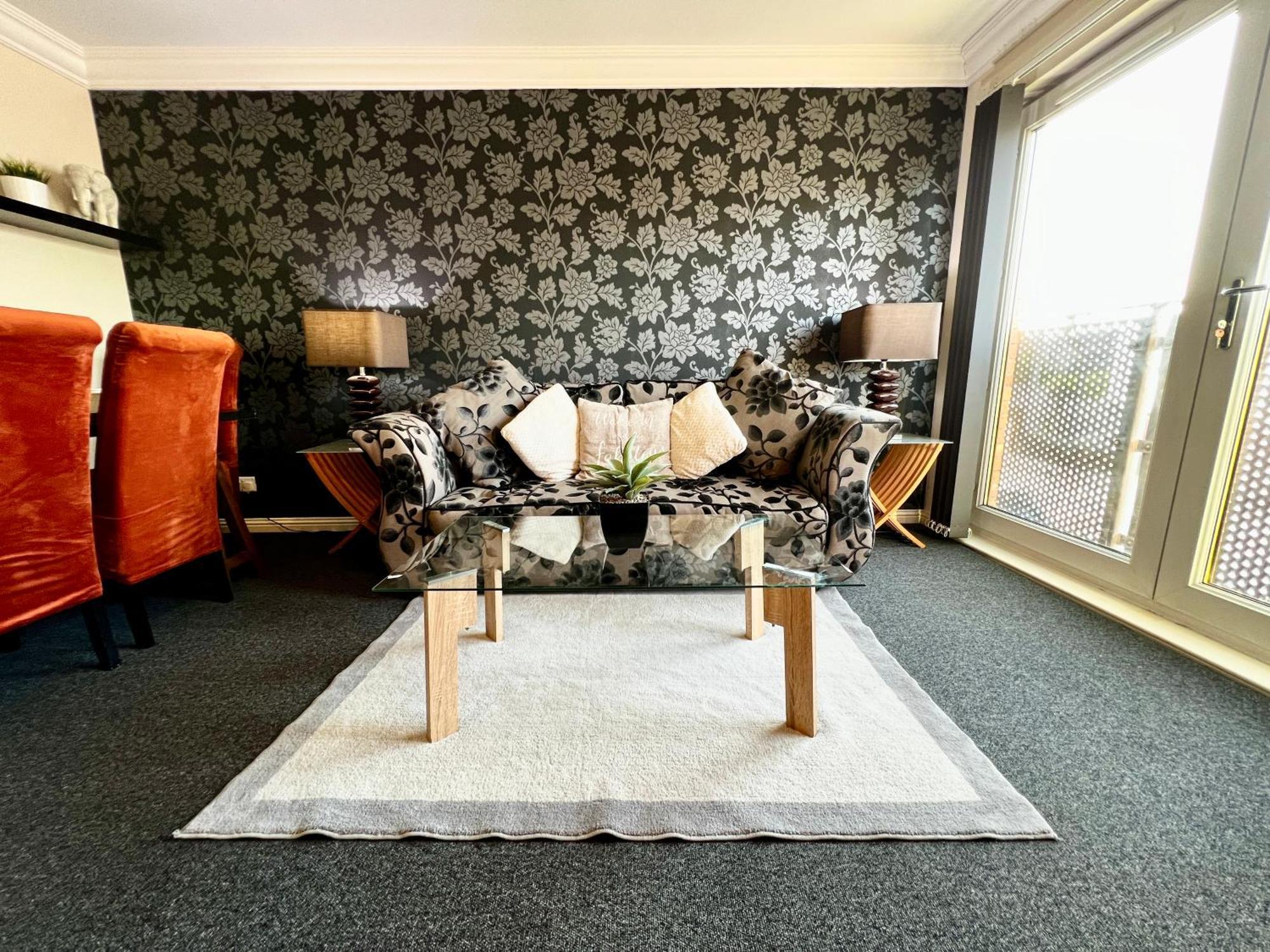Stylish Modern Flat With Juliet Balcony & Parking Daire Glasgow Dış mekan fotoğraf