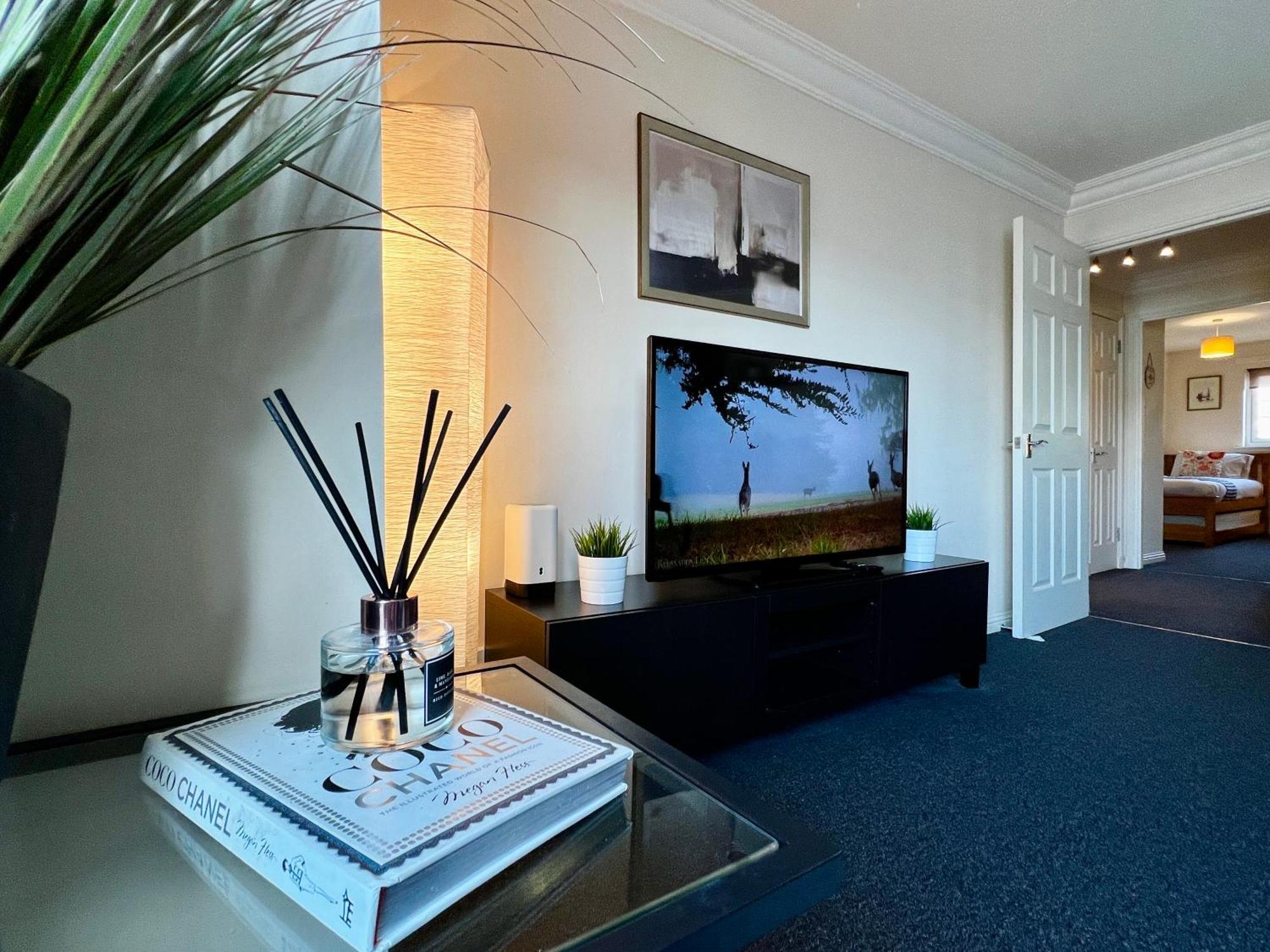 Stylish Modern Flat With Juliet Balcony & Parking Daire Glasgow Dış mekan fotoğraf