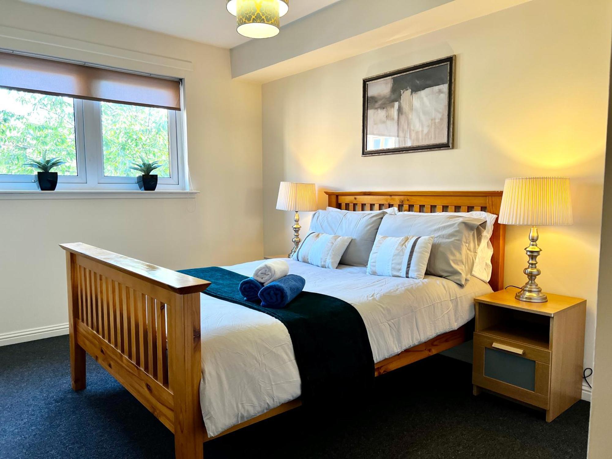 Stylish Modern Flat With Juliet Balcony & Parking Daire Glasgow Dış mekan fotoğraf