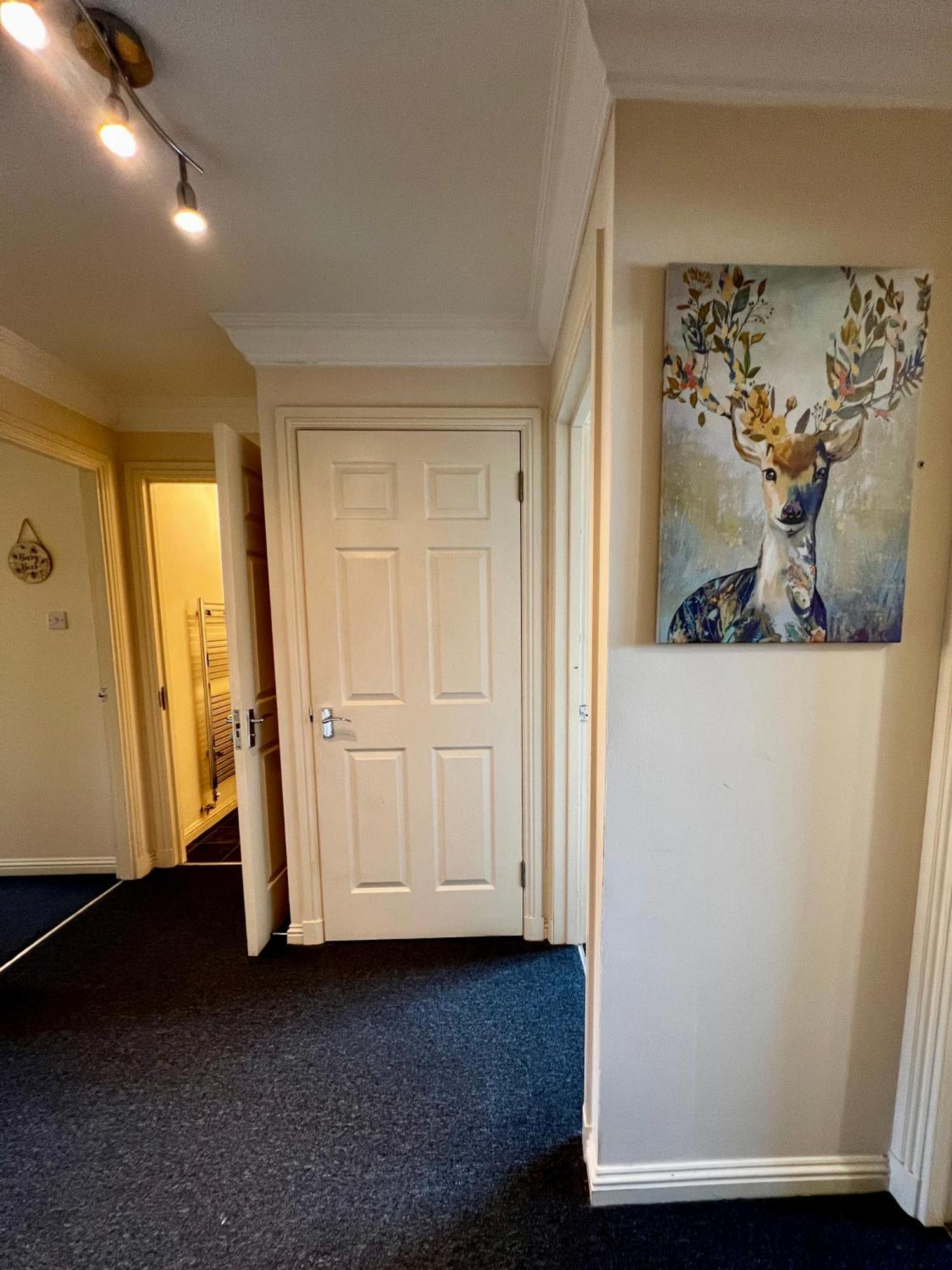 Stylish Modern Flat With Juliet Balcony & Parking Daire Glasgow Dış mekan fotoğraf