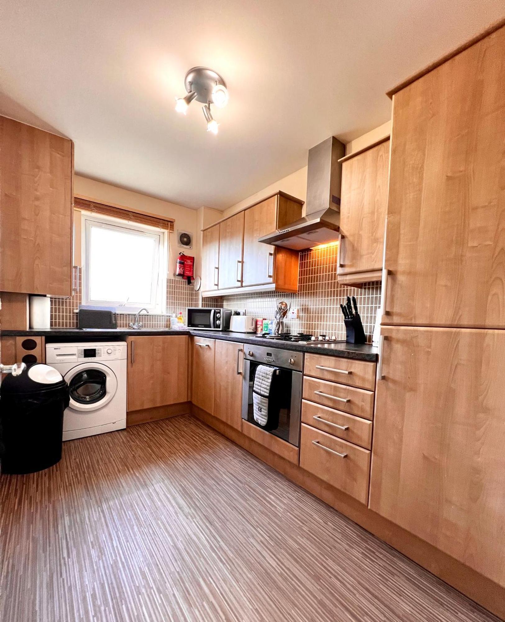 Stylish Modern Flat With Juliet Balcony & Parking Daire Glasgow Dış mekan fotoğraf