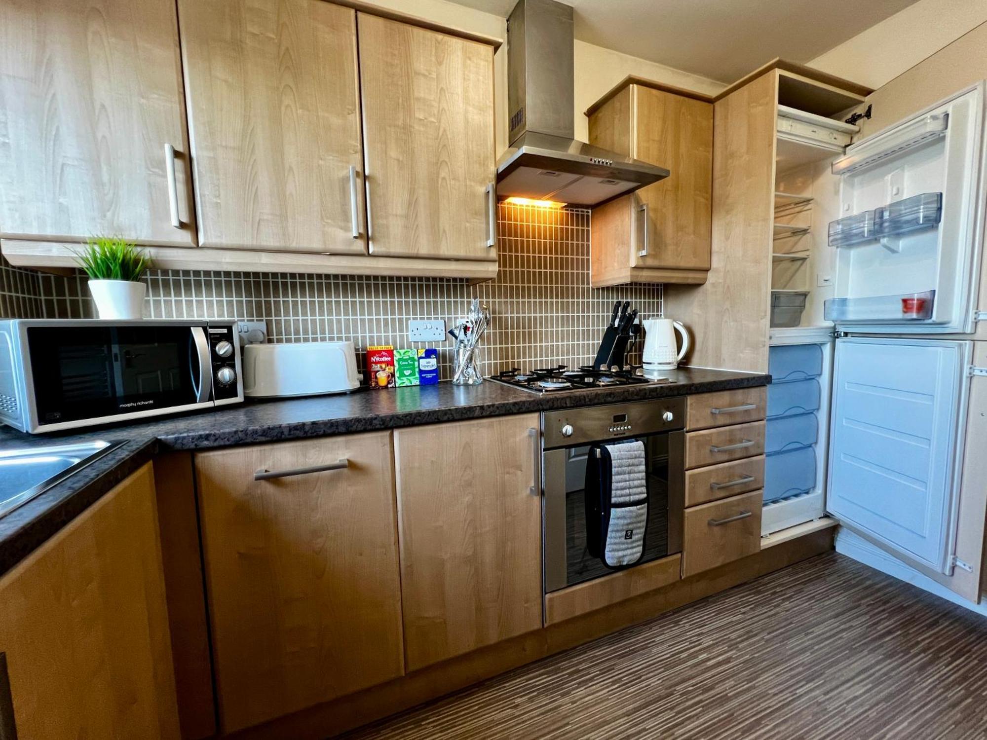 Stylish Modern Flat With Juliet Balcony & Parking Daire Glasgow Dış mekan fotoğraf