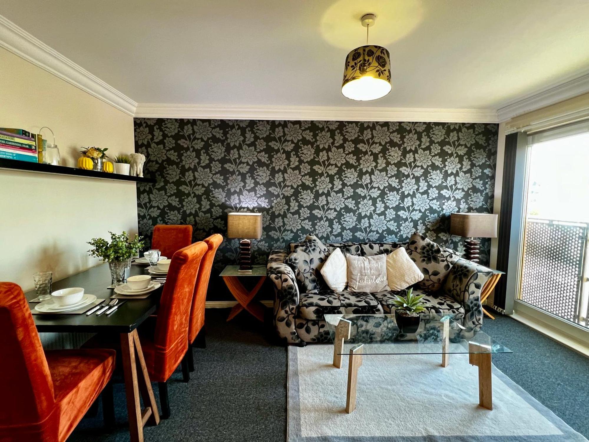 Stylish Modern Flat With Juliet Balcony & Parking Daire Glasgow Dış mekan fotoğraf