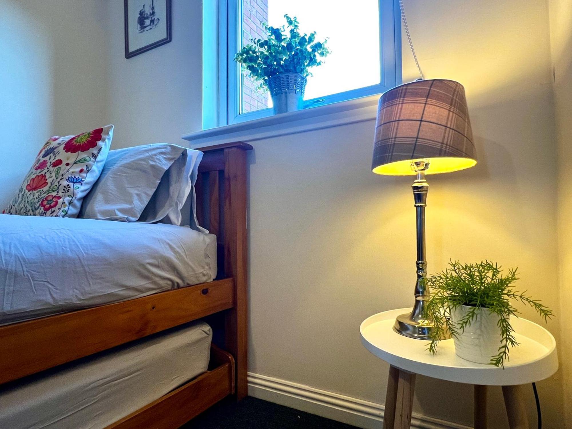 Stylish Modern Flat With Juliet Balcony & Parking Daire Glasgow Dış mekan fotoğraf