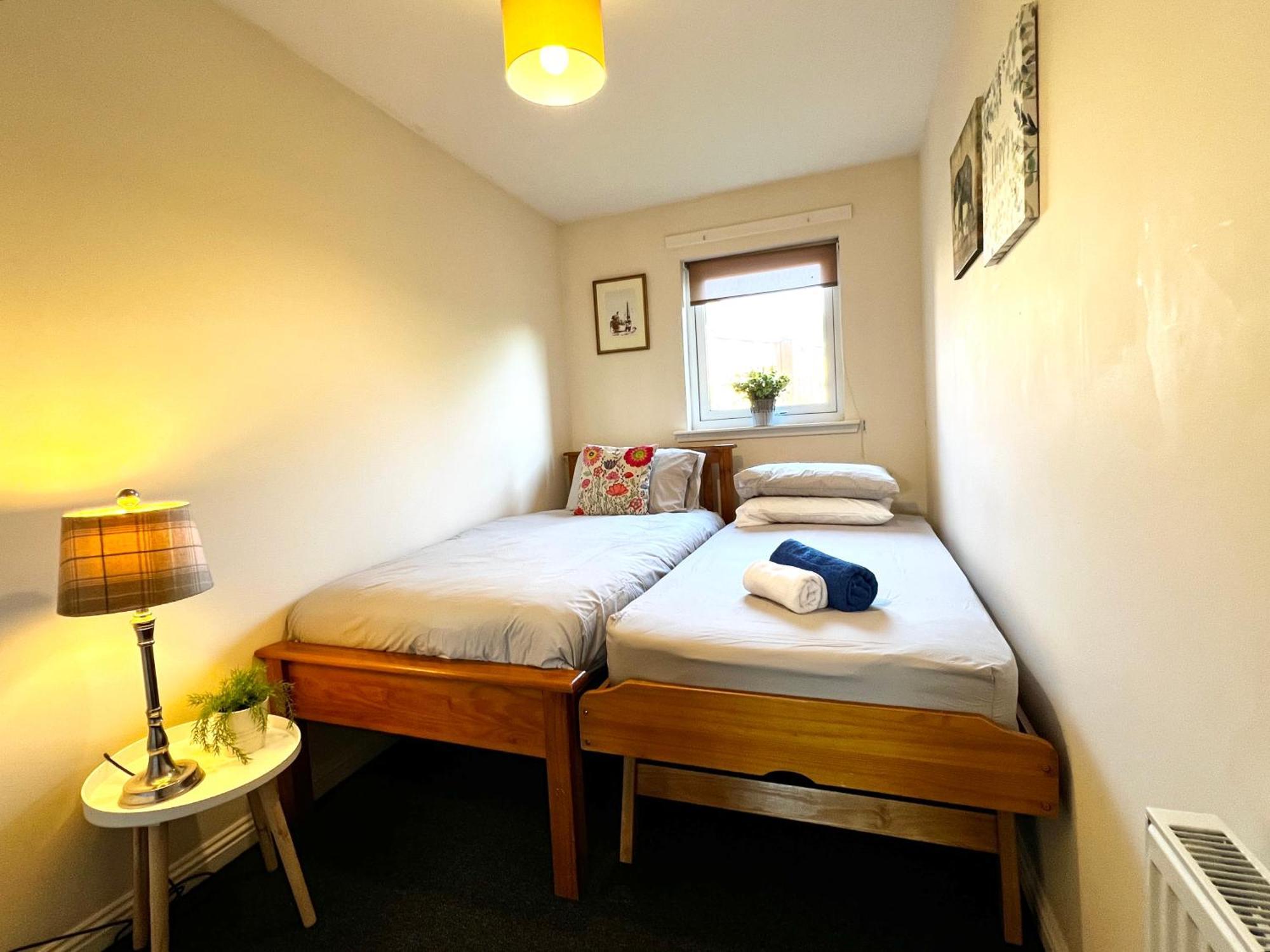 Stylish Modern Flat With Juliet Balcony & Parking Daire Glasgow Dış mekan fotoğraf