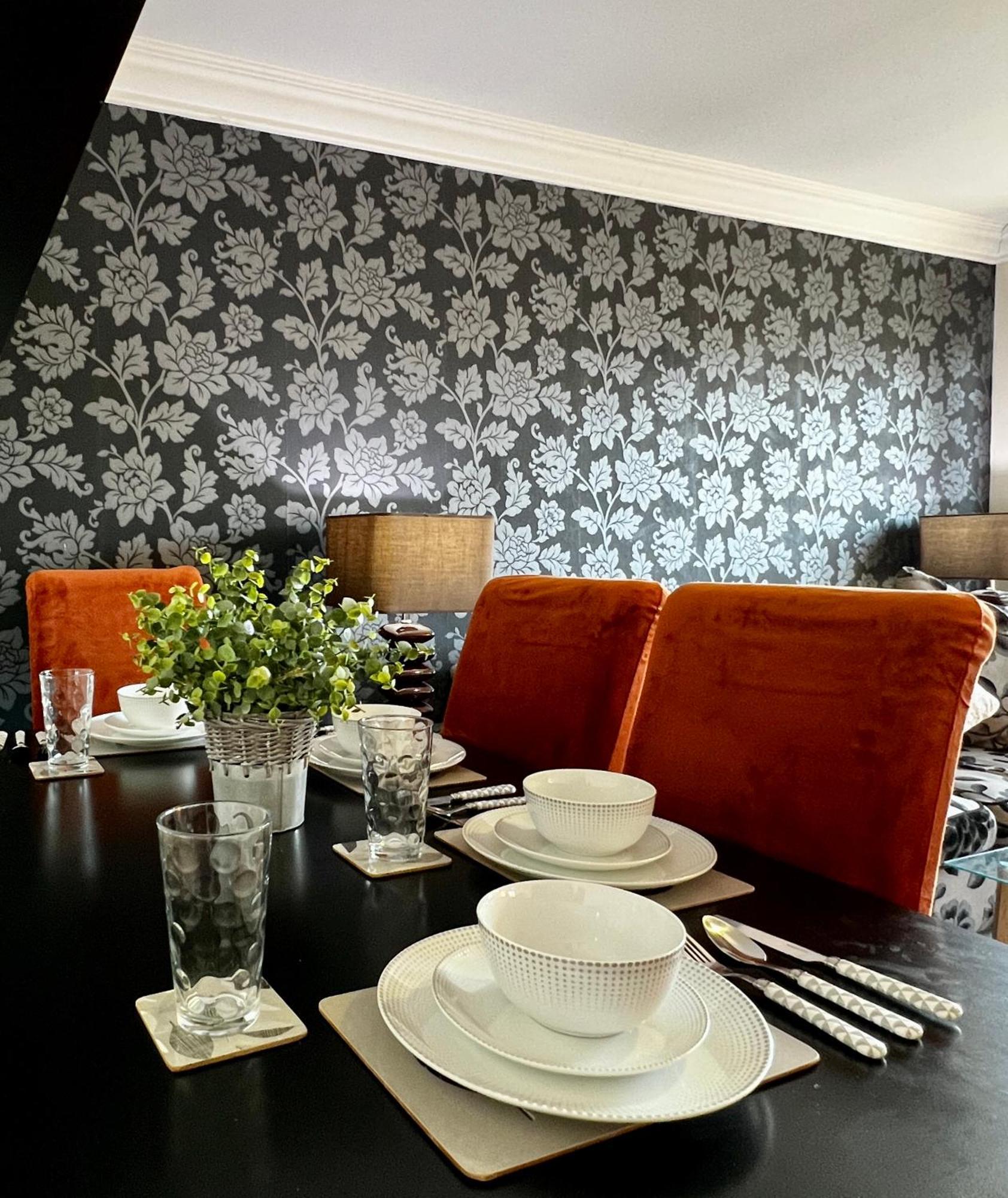 Stylish Modern Flat With Juliet Balcony & Parking Daire Glasgow Dış mekan fotoğraf