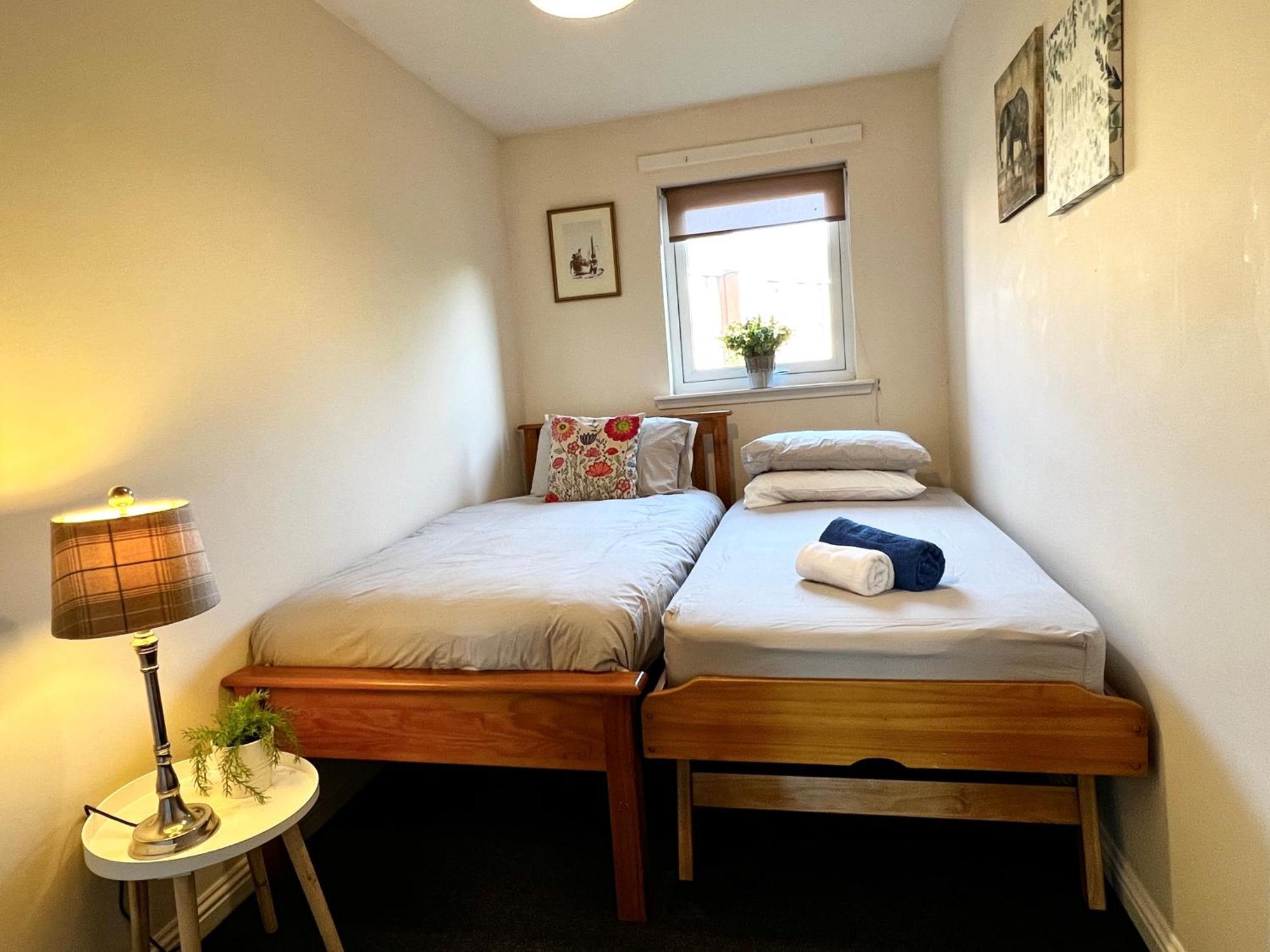 Stylish Modern Flat With Juliet Balcony & Parking Daire Glasgow Dış mekan fotoğraf