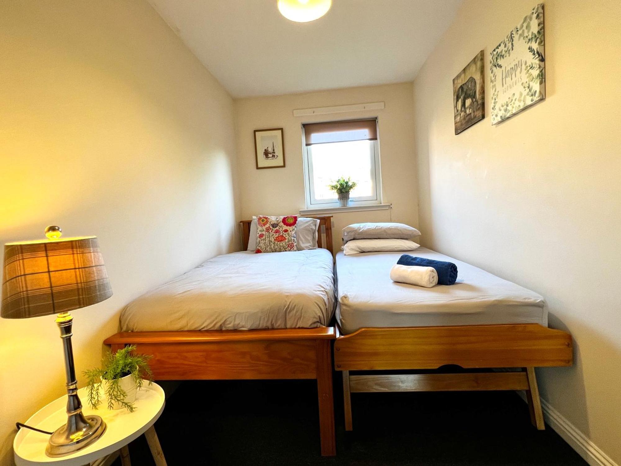 Stylish Modern Flat With Juliet Balcony & Parking Daire Glasgow Dış mekan fotoğraf
