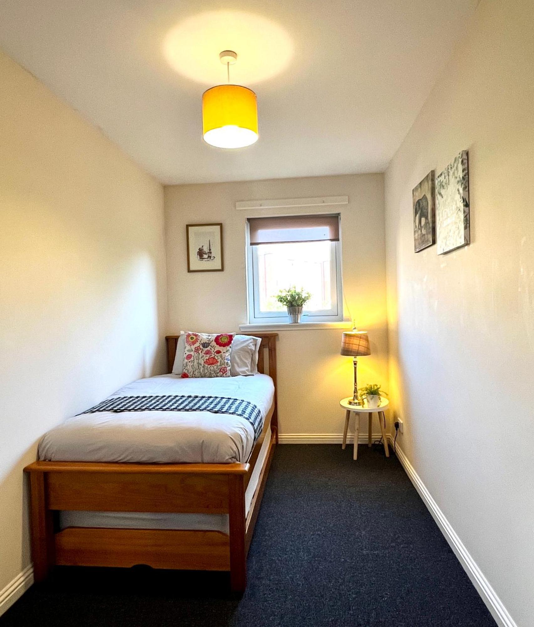 Stylish Modern Flat With Juliet Balcony & Parking Daire Glasgow Dış mekan fotoğraf
