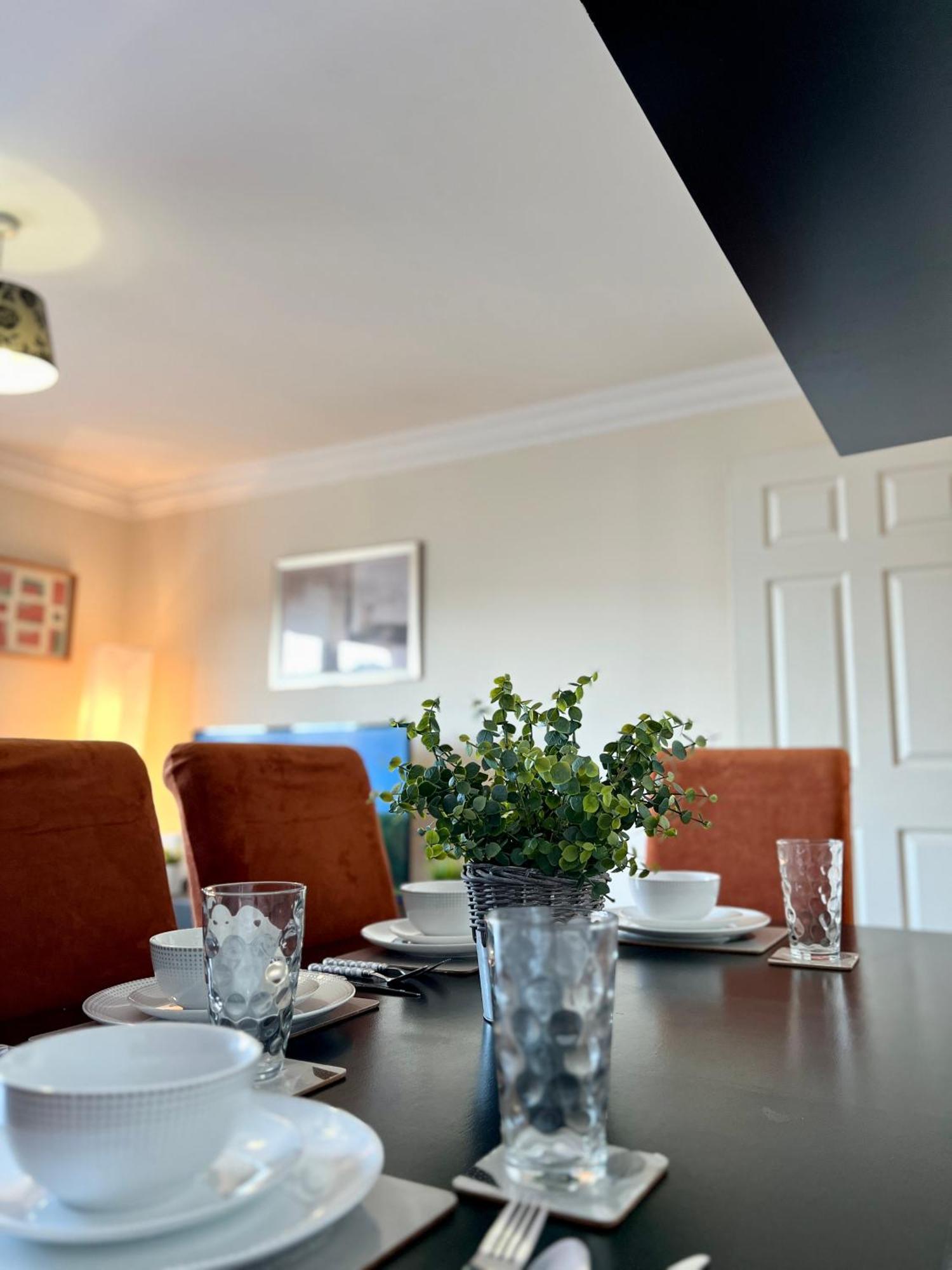 Stylish Modern Flat With Juliet Balcony & Parking Daire Glasgow Dış mekan fotoğraf